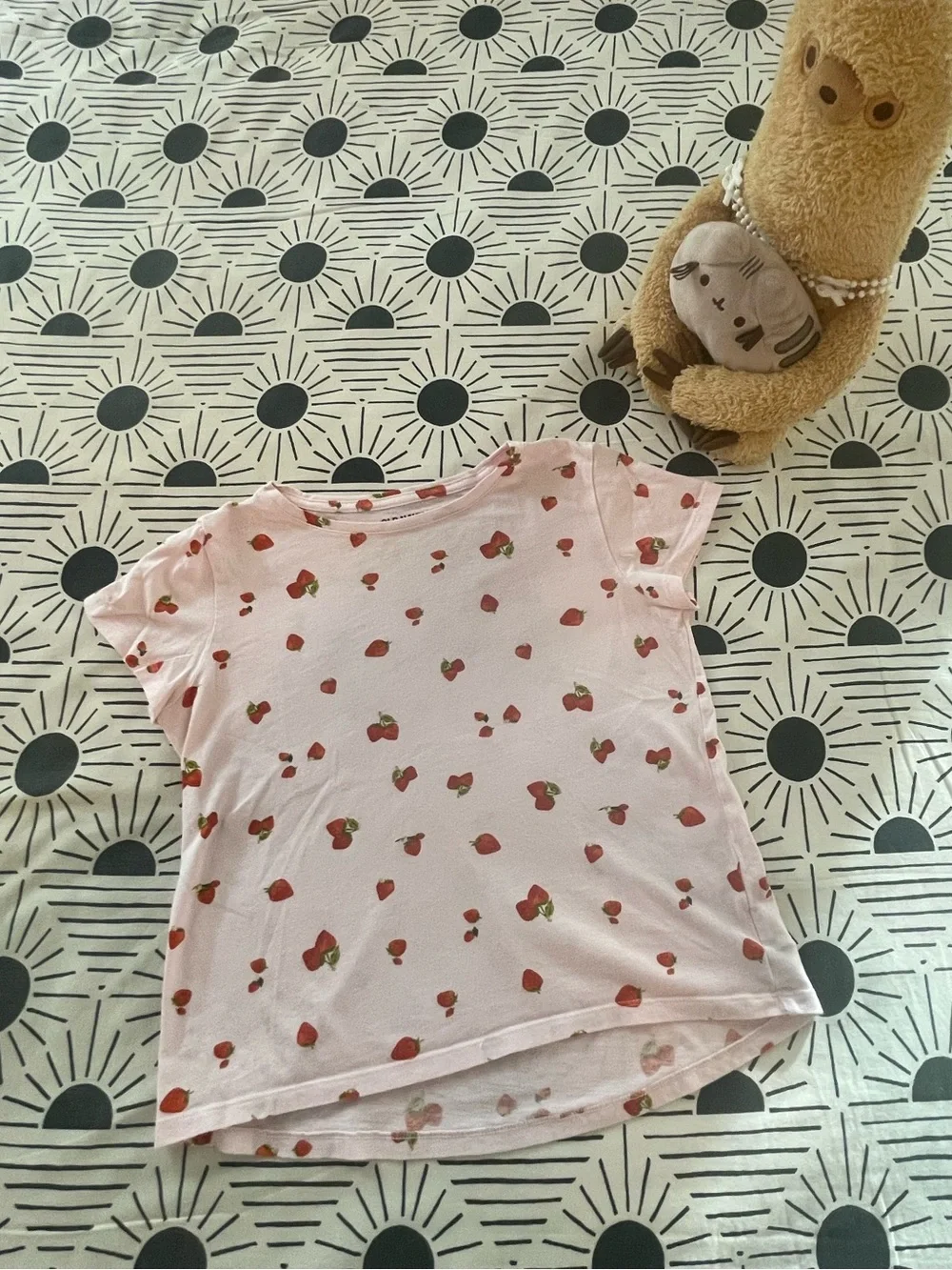 Cute Pink Old Navy Strawberry  Graphic Tee (Girl’s Sz L 10/12 yrs) FINAL PRICED